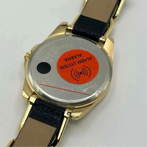 Black & Gold Watch - Picture 4 of 4